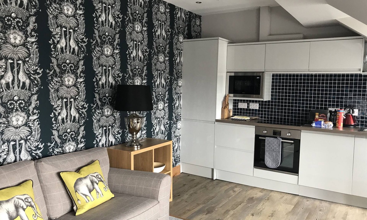 Old Town Apartment | Top Royal Mile 2 Bedroom 2 Shower Room Apartment