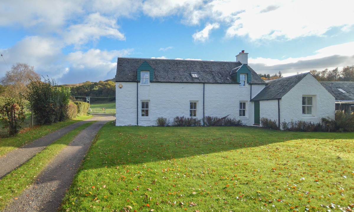 Benderloch Cottage | Traditional scottish farm cottage with Highland Cows on your doorstep