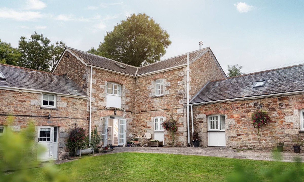 St Wenn Cottage | Tranquil Cornish cottage hideaway with huge garden