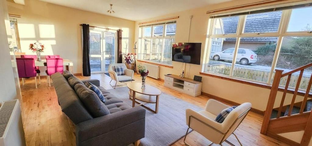 East Lothian House | Tranquil Hillside Retreat in Gowkshill