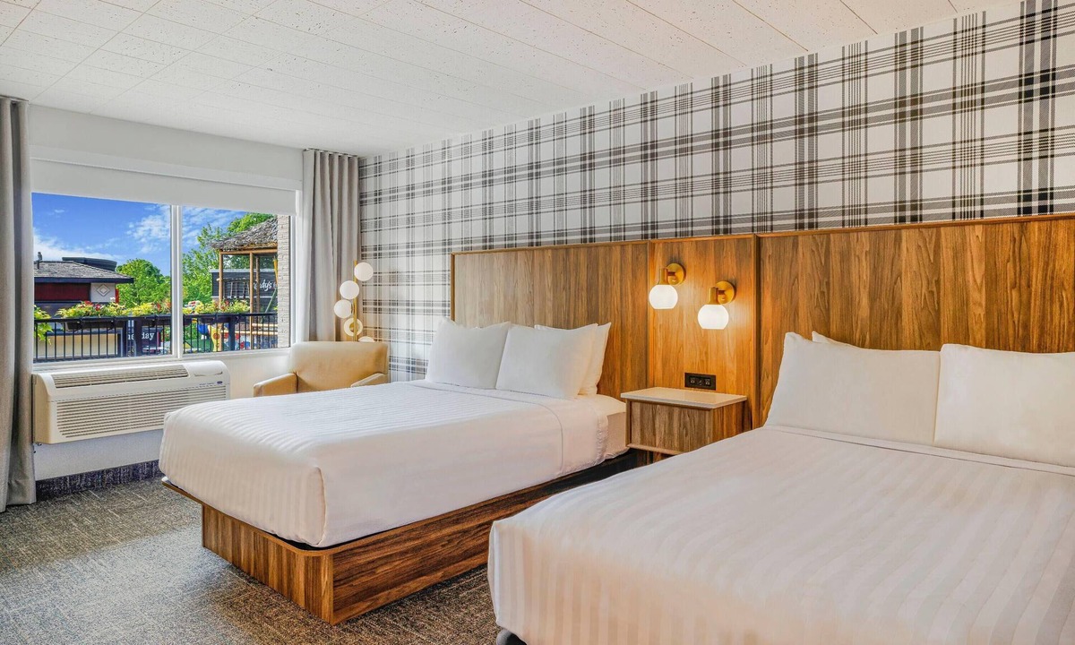 Niagara Falls Hotel | Travelodge by Wyndham Niagara Falls at the Falls