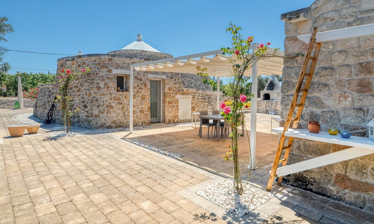Mesagne House | Trullo 'Pietra800' with Private Terrace, Private Garden and Air Conditioning