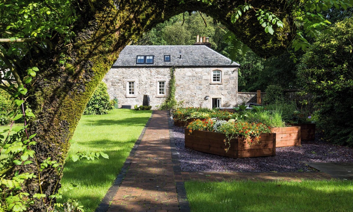 Arrochar House | Truly exceptional wellness retreat with hot tub and private garden.