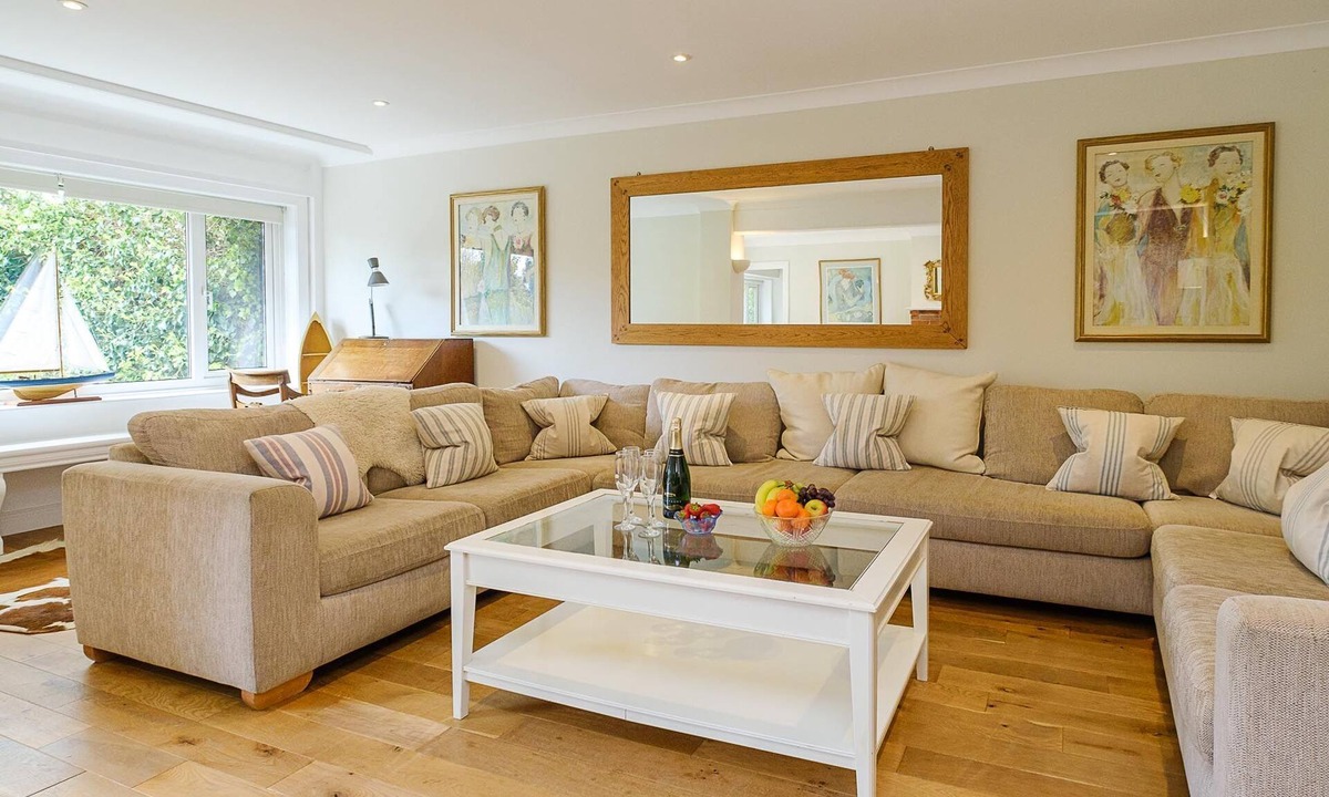Thorpeness Apartment | Turret House - sleeps 10 guests in 5 bedrooms
