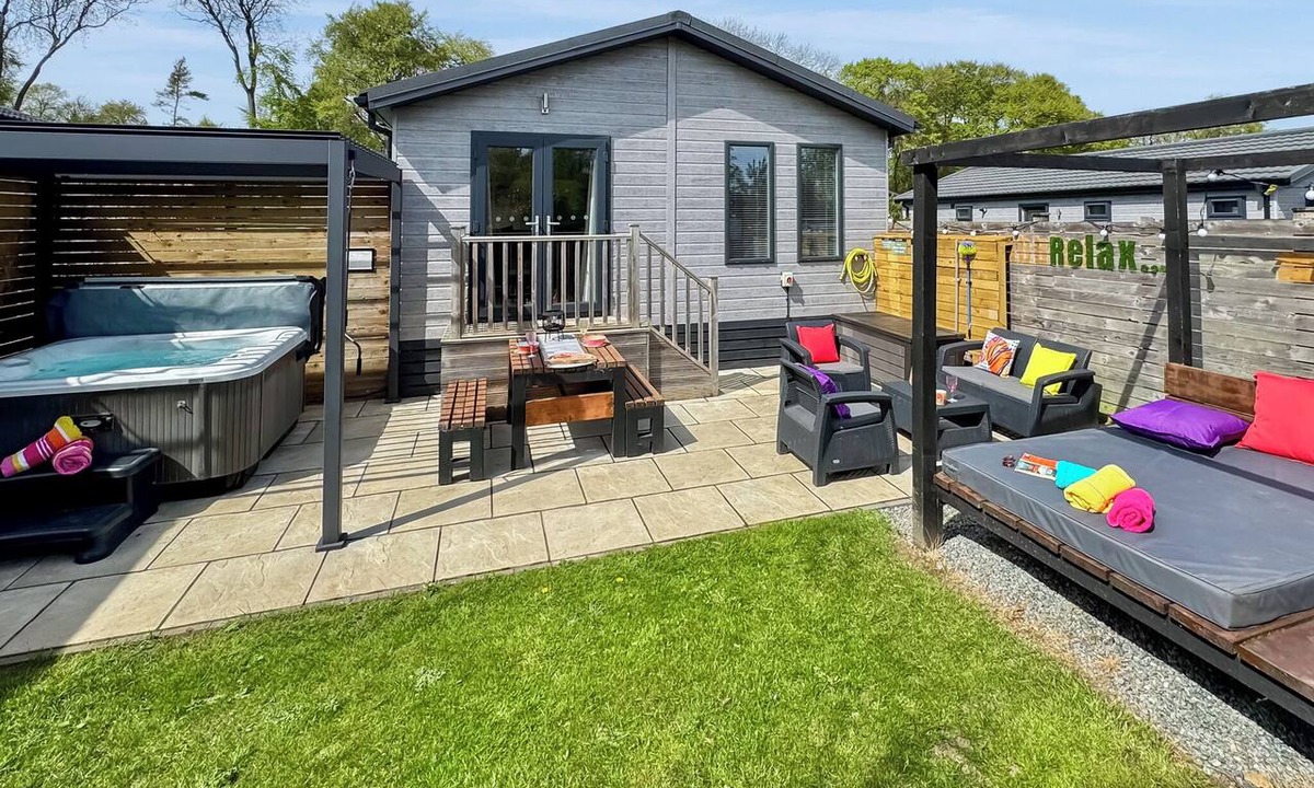 Raywell Ski Chalet | Twilight Spa (Pet Garden)