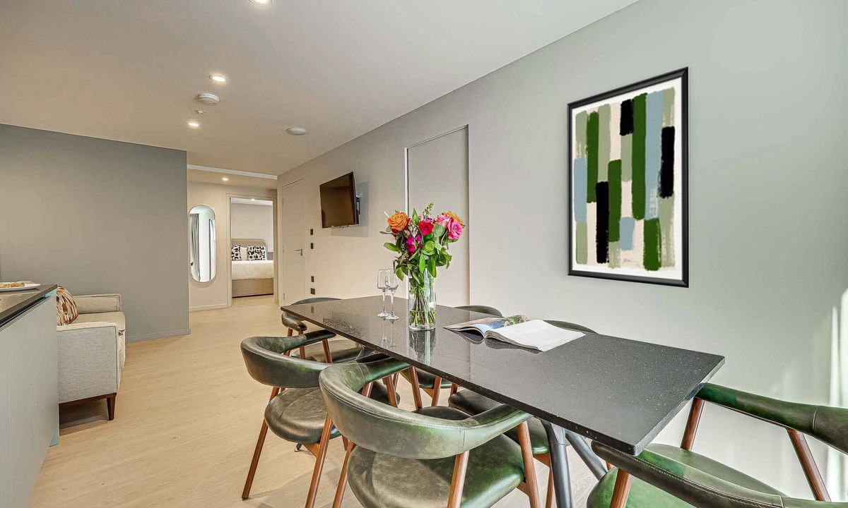 Farringdon Apartment | Two-Bedroom Apartment at Farringdon by Dmontrio