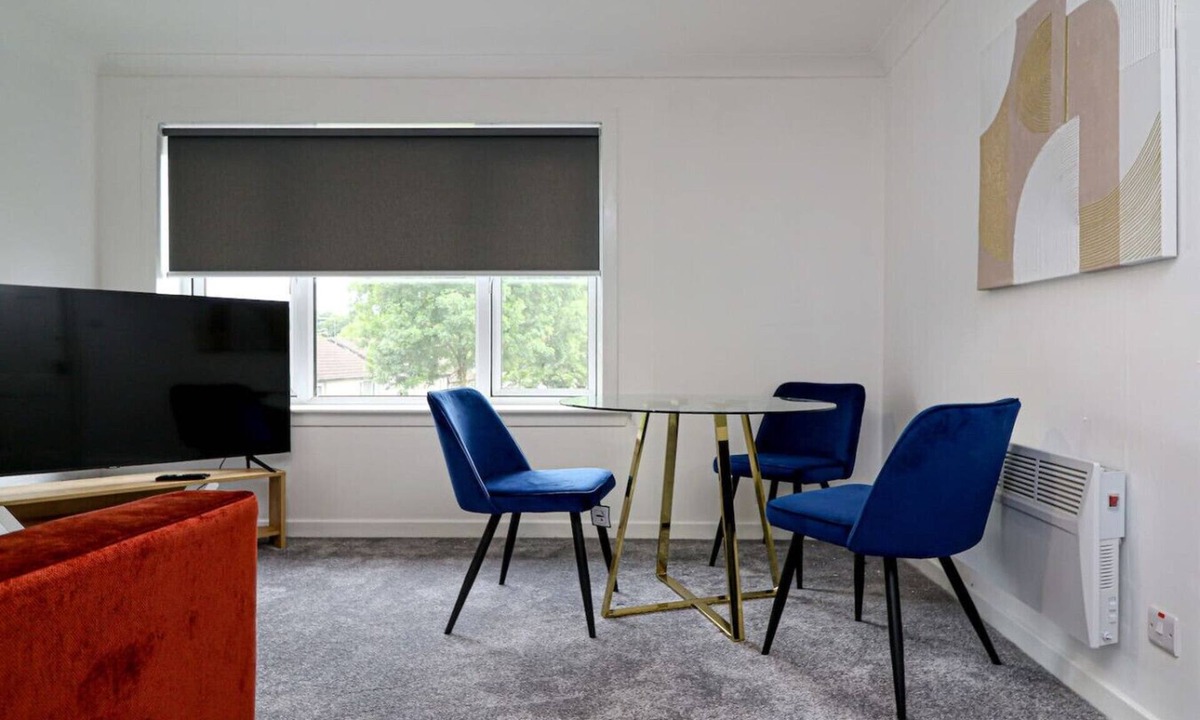Newton Mearns Apartment | Two Bedroom Apartment in Beautiful Leafy Suburb