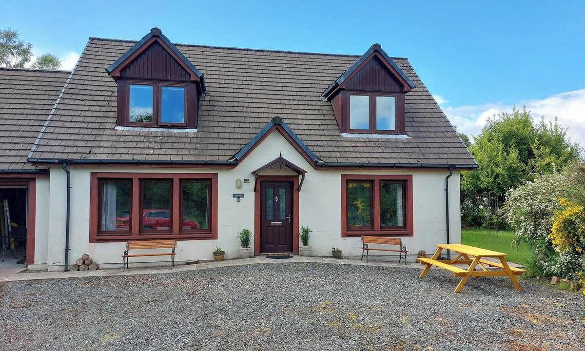 Lochdon House | Tylone - pet friendly property in a peaceful setting