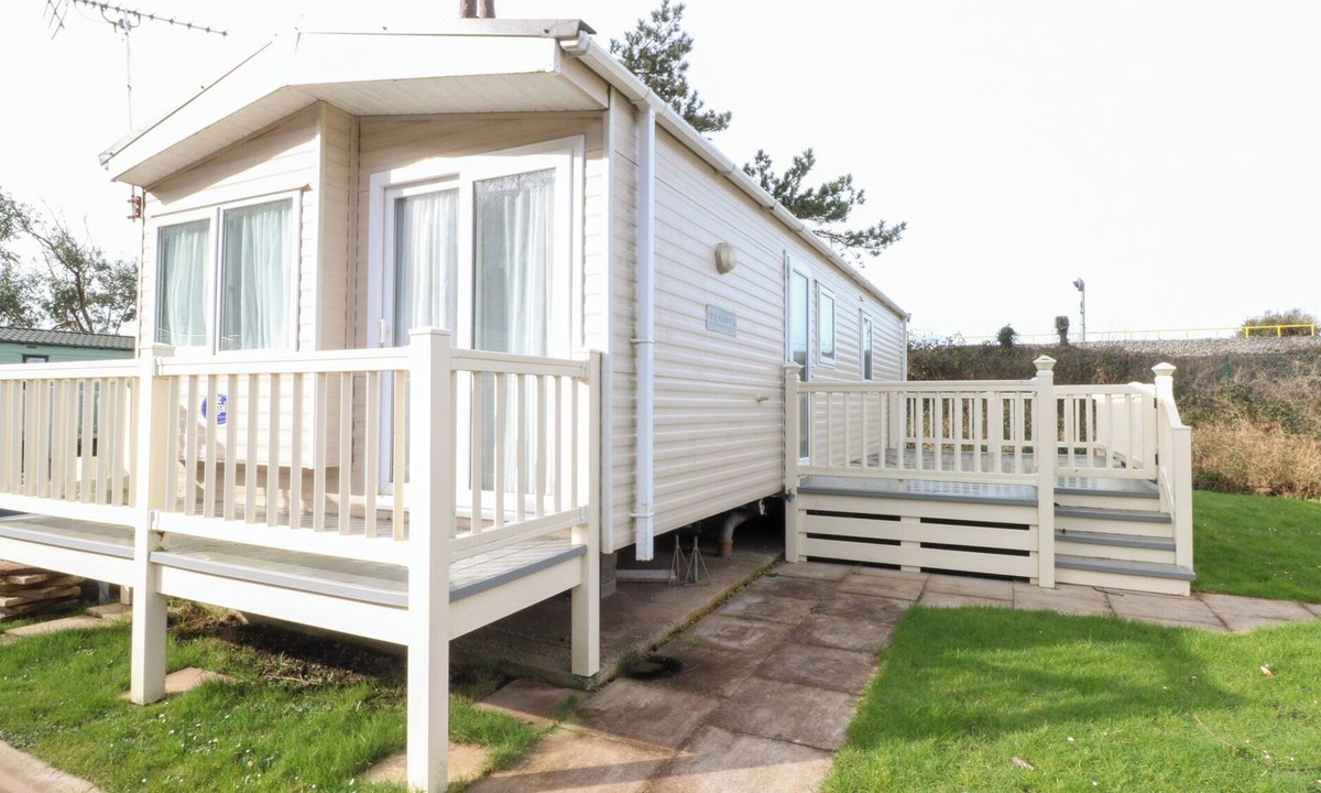 Ferryside Cottage | UNDER CLIFF CARAVAN, family friendly, with pool in Ferryside