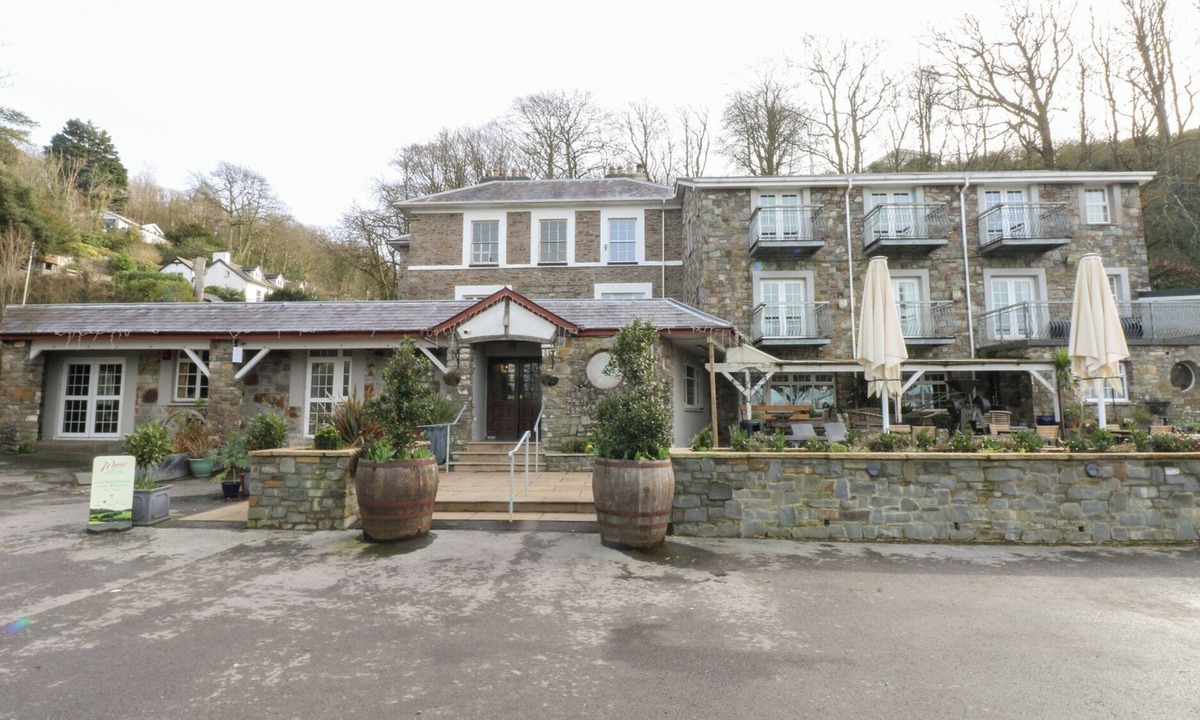 Ferryside Cottage | Under Cliff Caravan