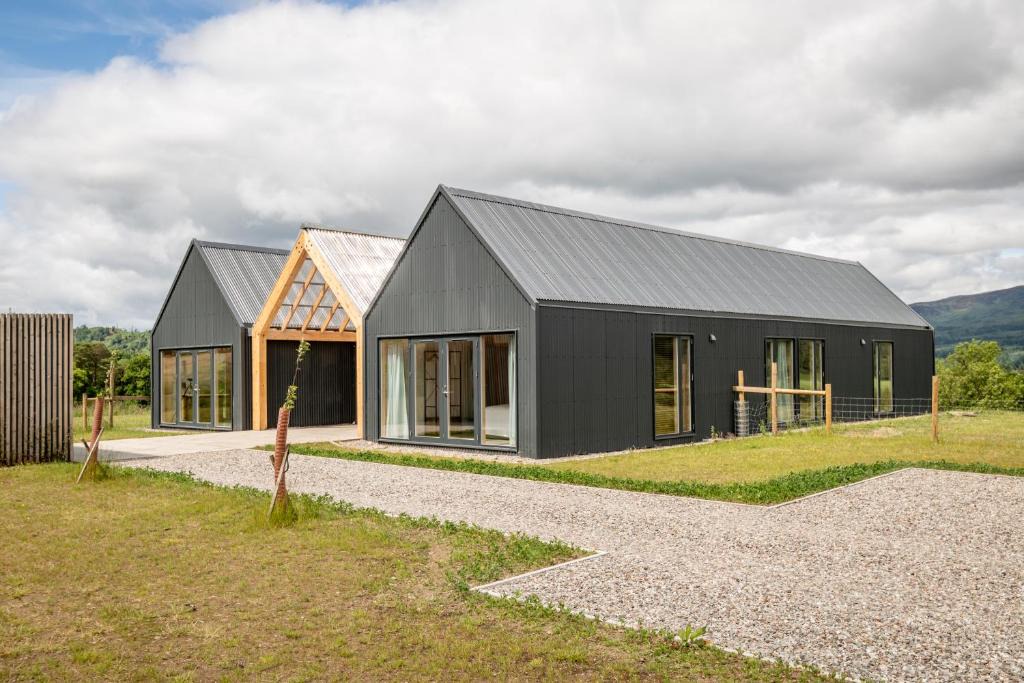 Crieff Villa | Upper Lochlane, Modern Barn and Winter Garden