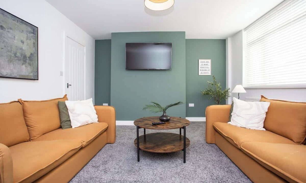 Cowpen House | Vacant nests | The Cowpen | 3BR | Parking & Wi-Fi