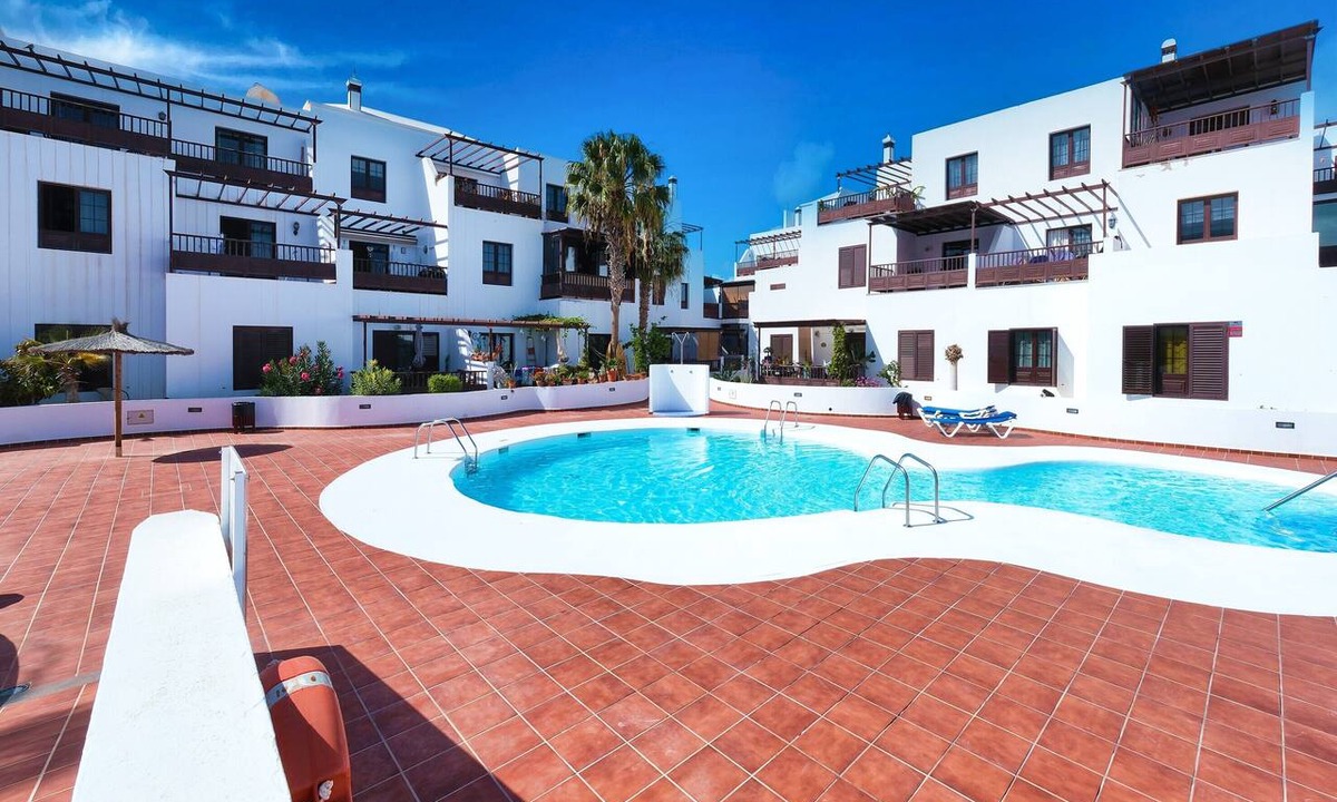 Costa Teguise Apartment | Vacation Apartment 'Casa Yare, Shared Pool, Air-con' with Sea View, Wi-Fi and Air Conditioning