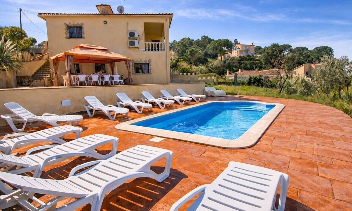 Lloret Blau Villa | Views, Aircon and large pool in Lloret de Mar!