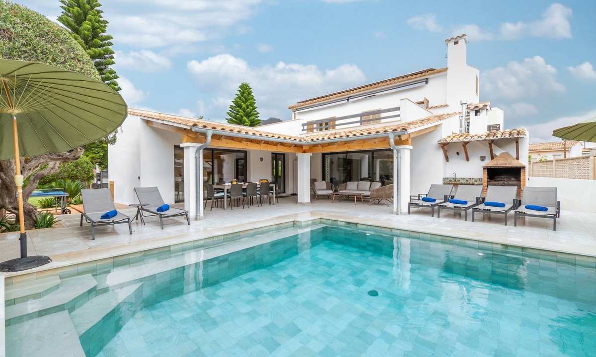 Les Palmeres Villa | Villa 'Ana Puerto Pollensa' with Mountain View, Wi-Fi and Air Conditioning
