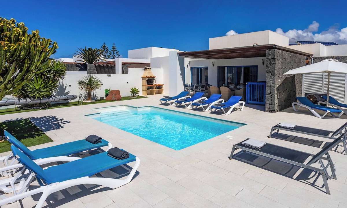 Playa Blanca Villa | Villa Carmen Heated Private Swimming Pool, Air Conditioning and Game Room all in