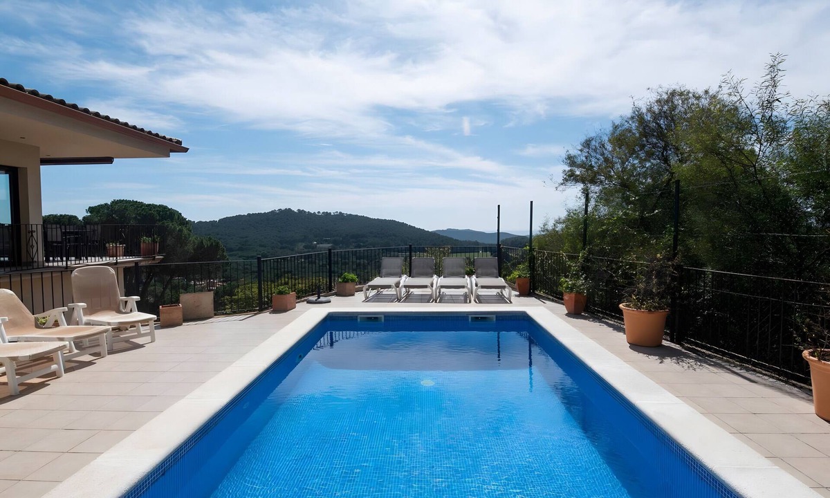 Begur Villa | Villa 'Colina' with Sea View, Wi-Fi and Air Conditioning