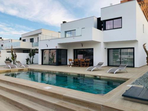 Santa Margarida House | Villa con piscina y vistas canal AV-44