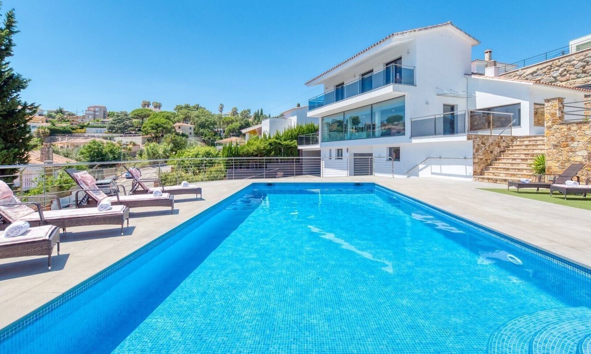 Lloret de Mar Villa | Villa 'Costacabana - Summerdream' with Mountain View, Private Pool & Wi-Fi