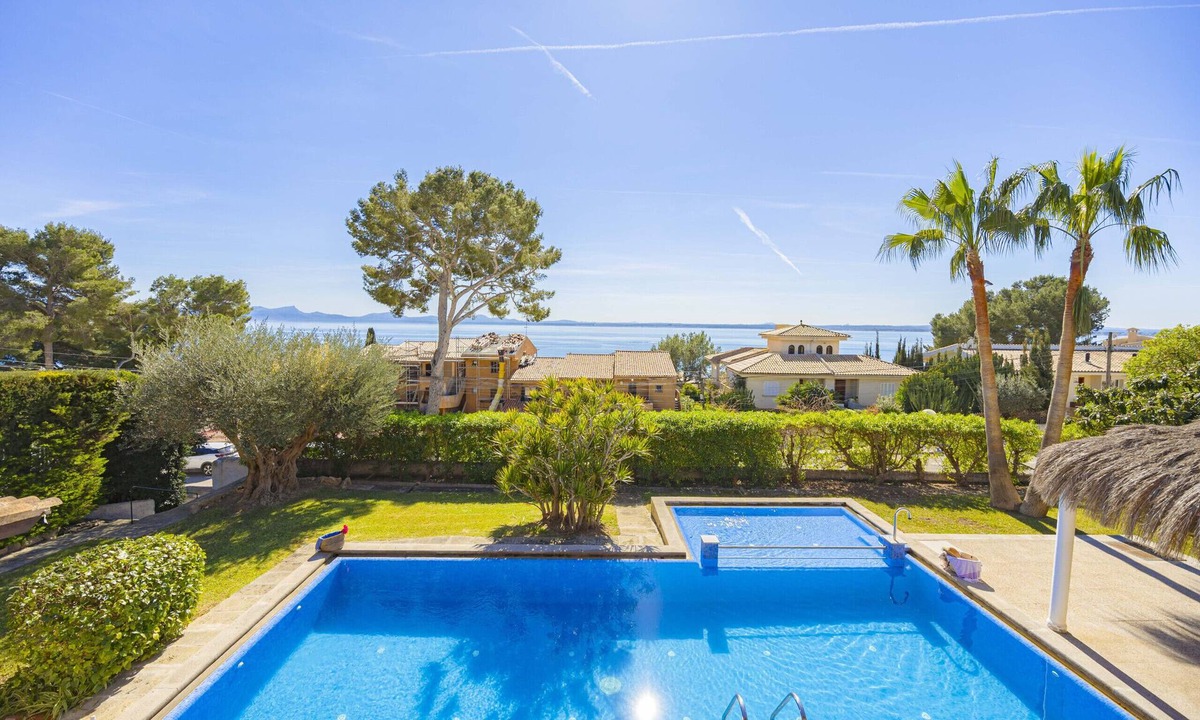 Alcanada Villa | Villa Farrutxet with sea view in Alcudia