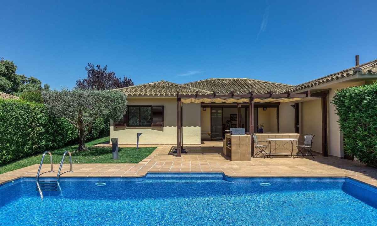 Navata Villa | Villa Greta with Mountain Views, Private Pool, and Wi-Fi