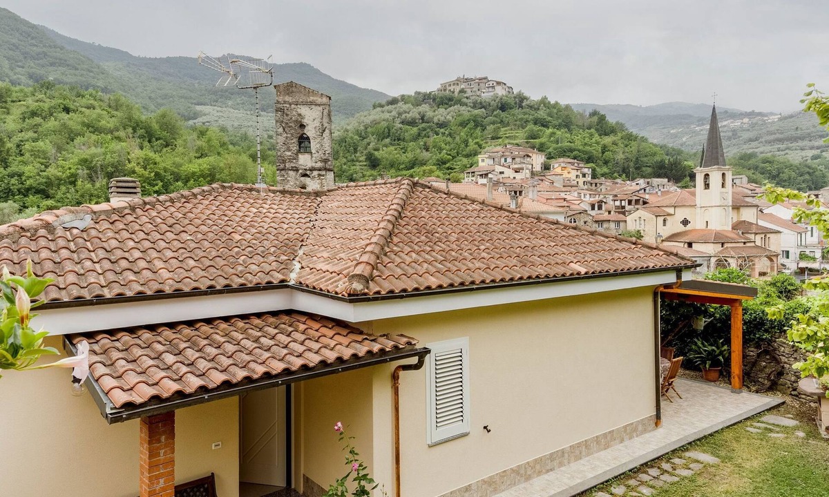 Borgomaro House | Villa in Borgomaro mit privatem Parkplatz by Interhome