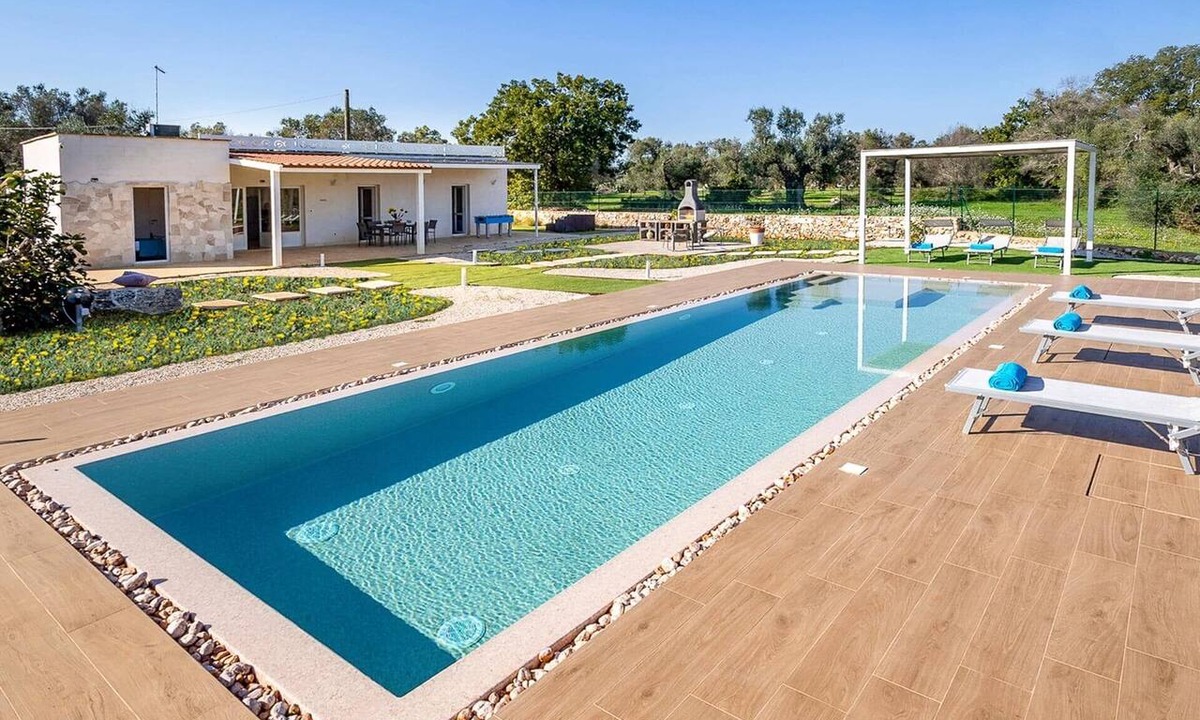 San Vito dei Normanni Villa | Villa Mastroronzo by Villa Plus