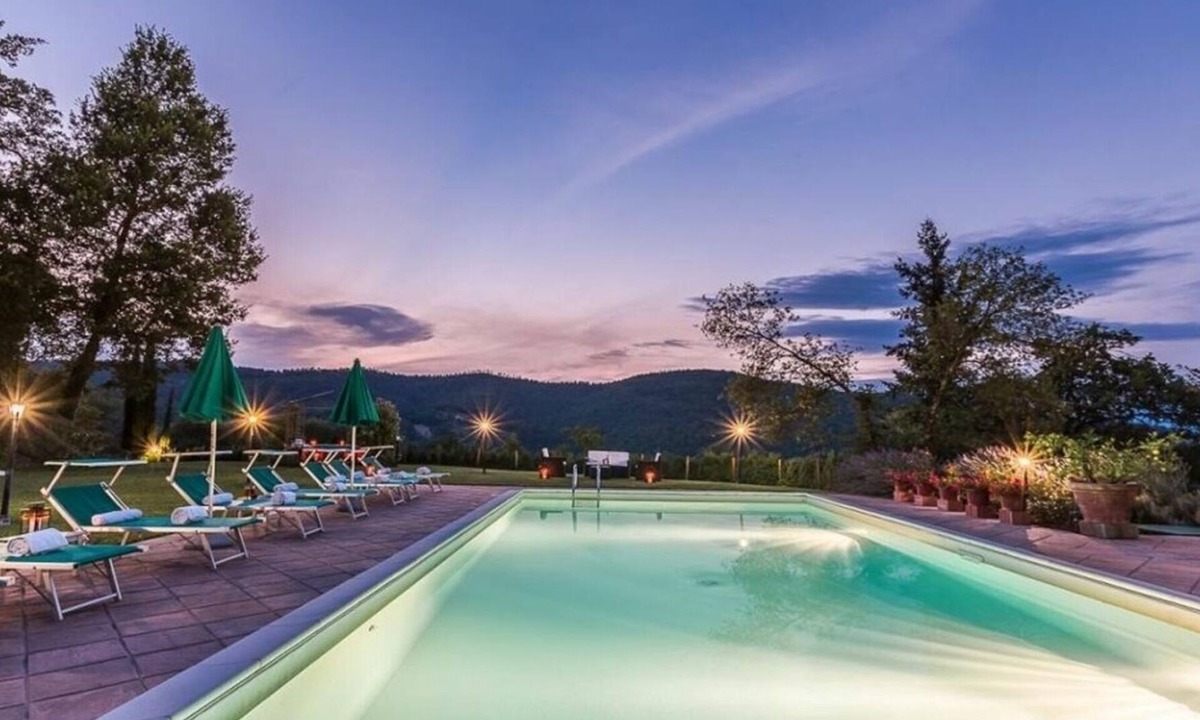 Ripoli Villa | Villa Nel Cielo, beautiful villa with swimming pool and outdoor Jacuzzi, located in the Tuscan c.