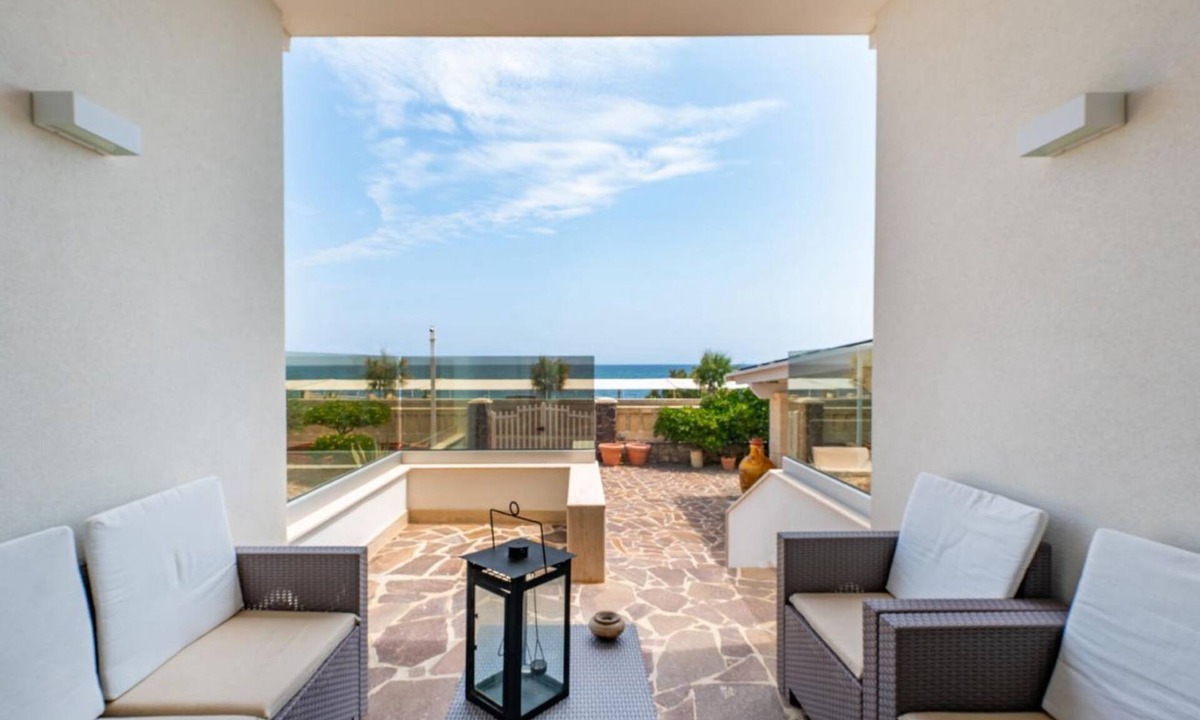Savelletri Villa | Villa Petronilla sul mare by Rentbeat