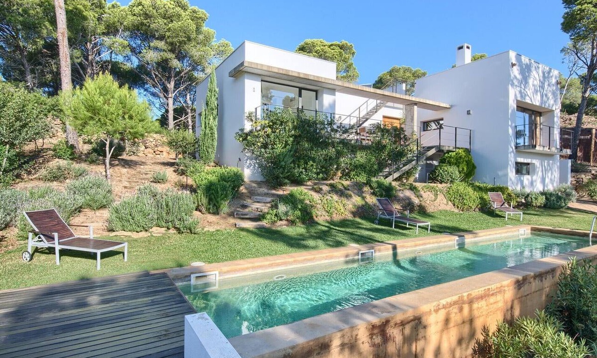 Begur Villa | Villa 'Sa Tuna' with Sea View, Wi-Fi and Air Conditioning