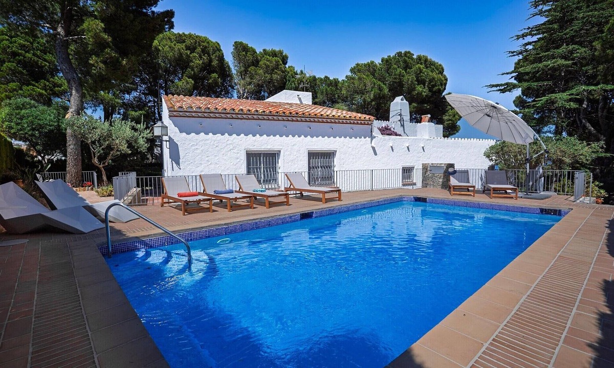 Llanca Villa | Villa 'Sant Genís' with Sea Views, Private Pool and Wi-Fi