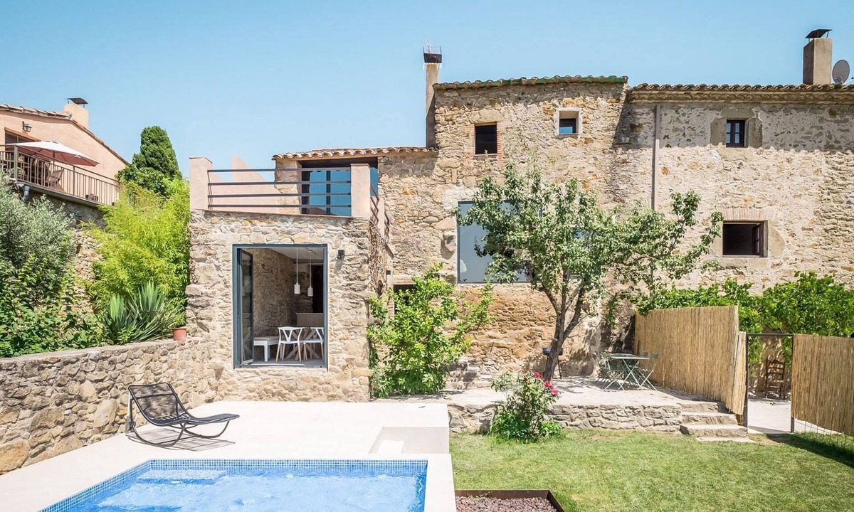 Vilopriu Apartment | Villa Sant Pere - Four Bedroom Apartment, Sleeps 8