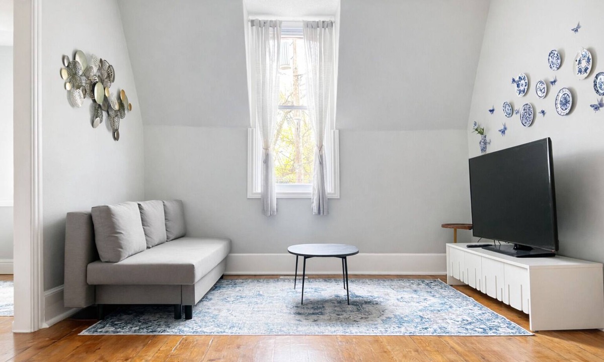 Merrickville Apartment | Village Heritage Suite with Full Kitchen & King Bed