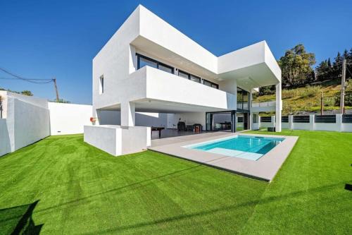 Torremolinos House | VillaSpainExperience con piscina climatizada