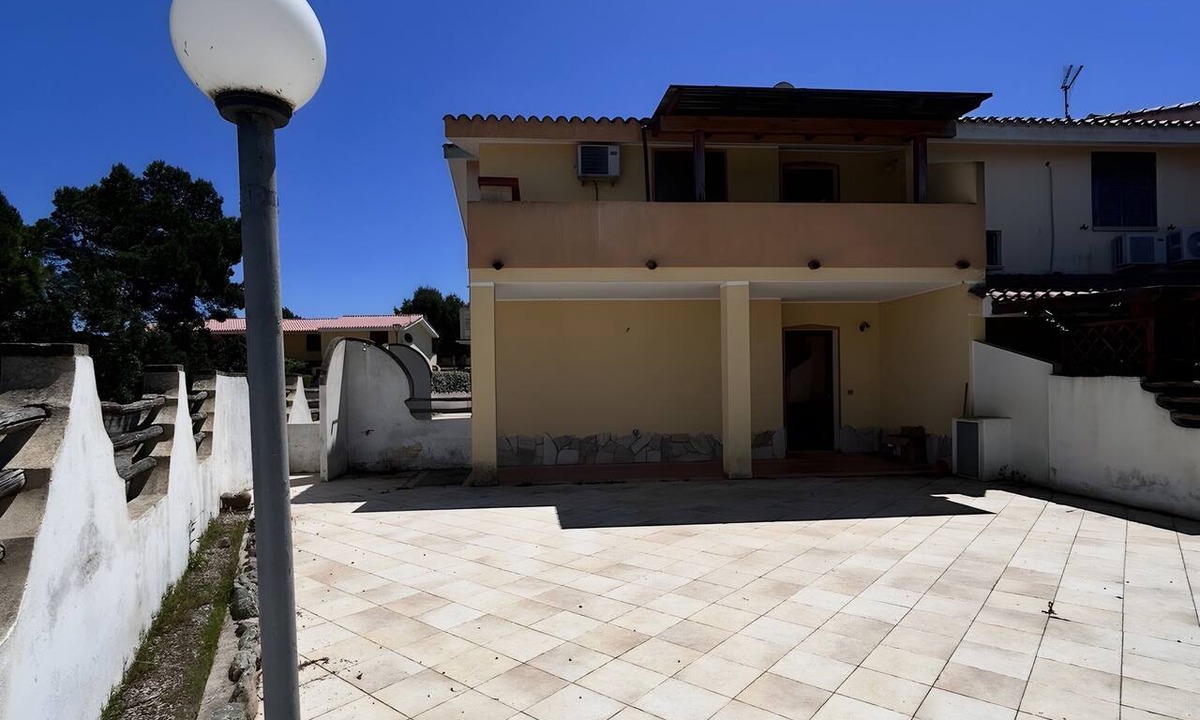 Porto Pino Apartment | Villetta 'Ella' with Private Entrance, Garden, Air Conditioning, 600 m from the Sea!