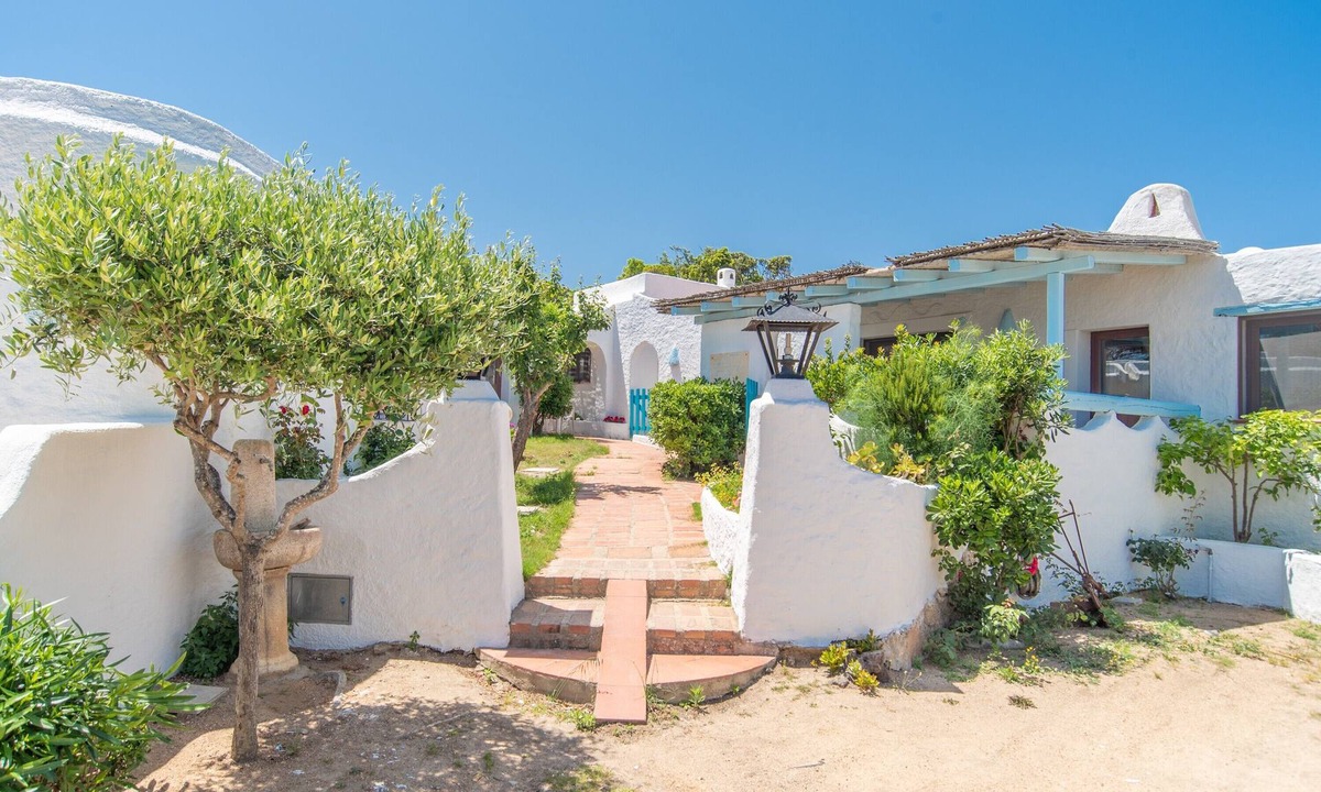 Punta Sardegna House | Villetta Vm: Charming Mediterranean House Near the Beach with Garden and Terrace