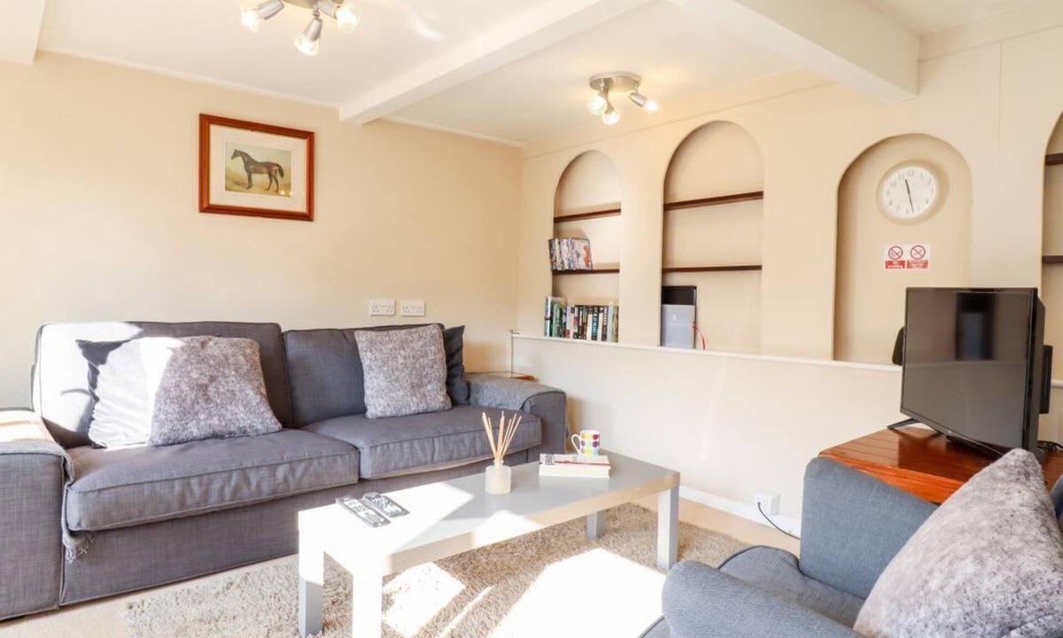 Halstead House | Vine Cottage, Castle Hedingham