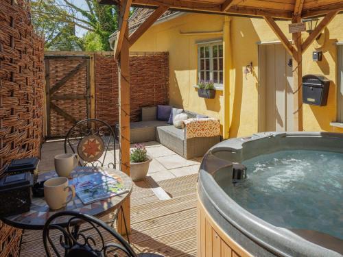 Walsham-le-Willows House | Vine Cottage
