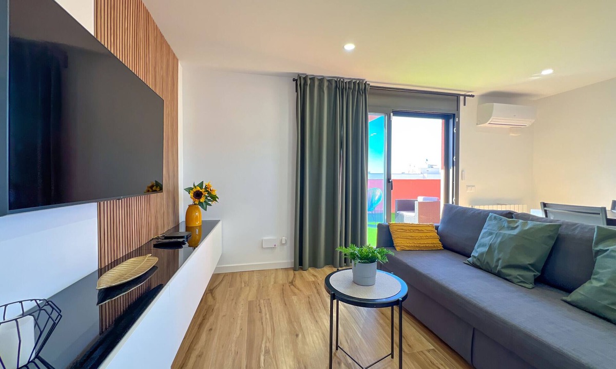 Santa Susanna Apartment | Vivalidays Henry- Santa Susanna