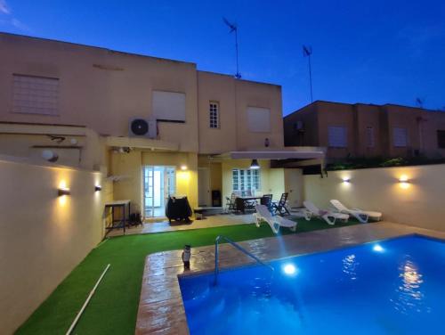 Jerez de la Frontera House | VIVE JEREZ Casa de lujo con piscina y barbacoa en la mejor zona de Jerez de la Frontera