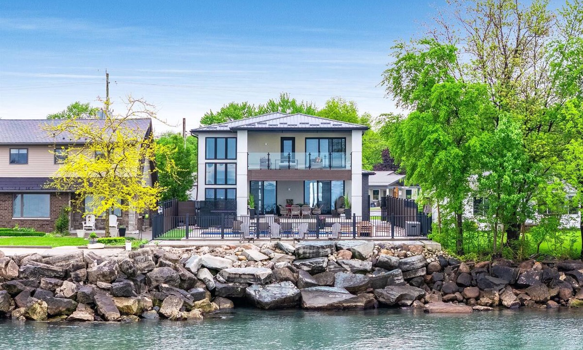 Ruthven House | Vogue Vista Estate Lake House Pool Reopens May 1st