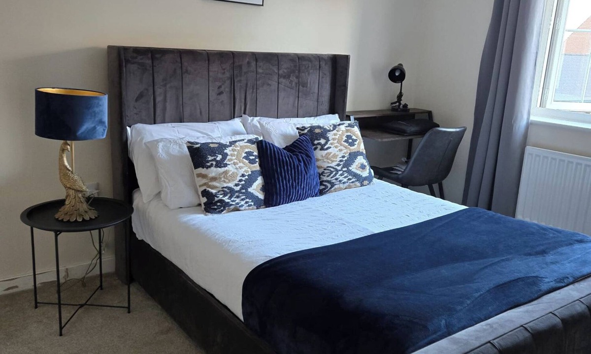 Willesborough House | Wagtail-Sleeps 7-Parking-Garden-WiFi-2xWork Desk