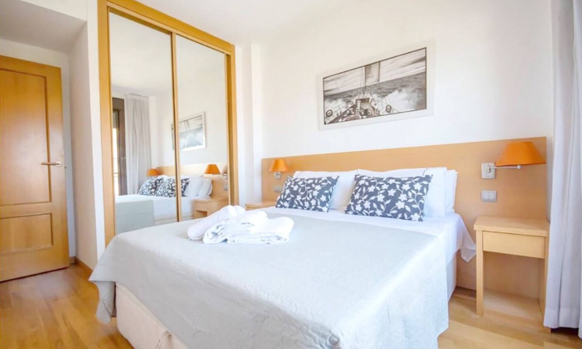 Rejas Hotel | Waterfront Campezo