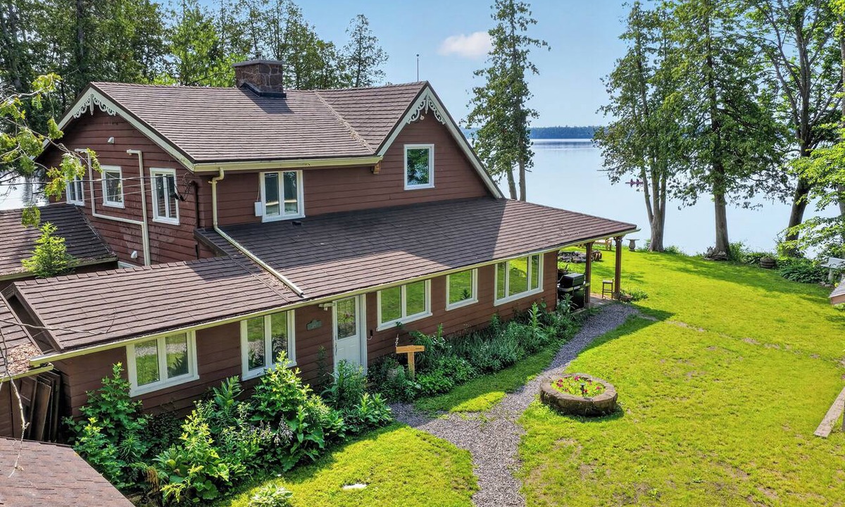 Bobcaygeon Cottage | Waterfront Cottage | 230 Ft of Pristine Shoreline | Pigeon Lake| Near Bobcaygeon