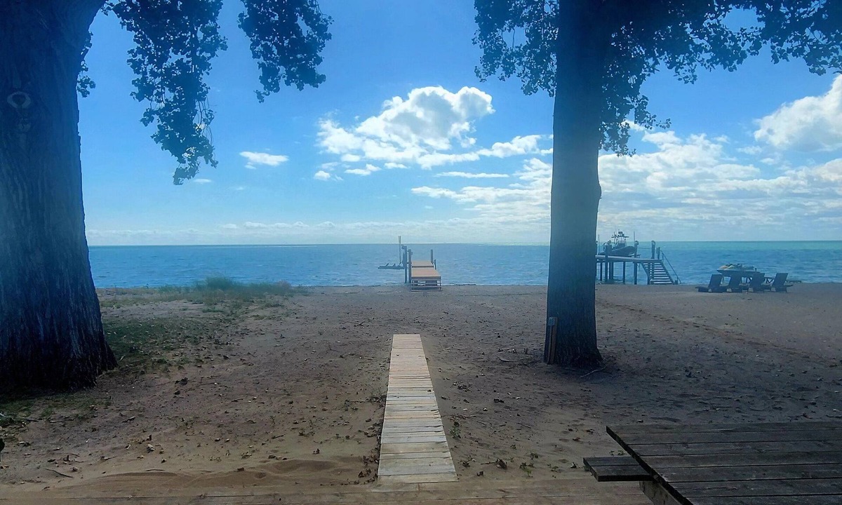 Amherstburg Cottage | .Welcome to Lakewood Moon . on a sandy beach near Amherstburg Ontario,