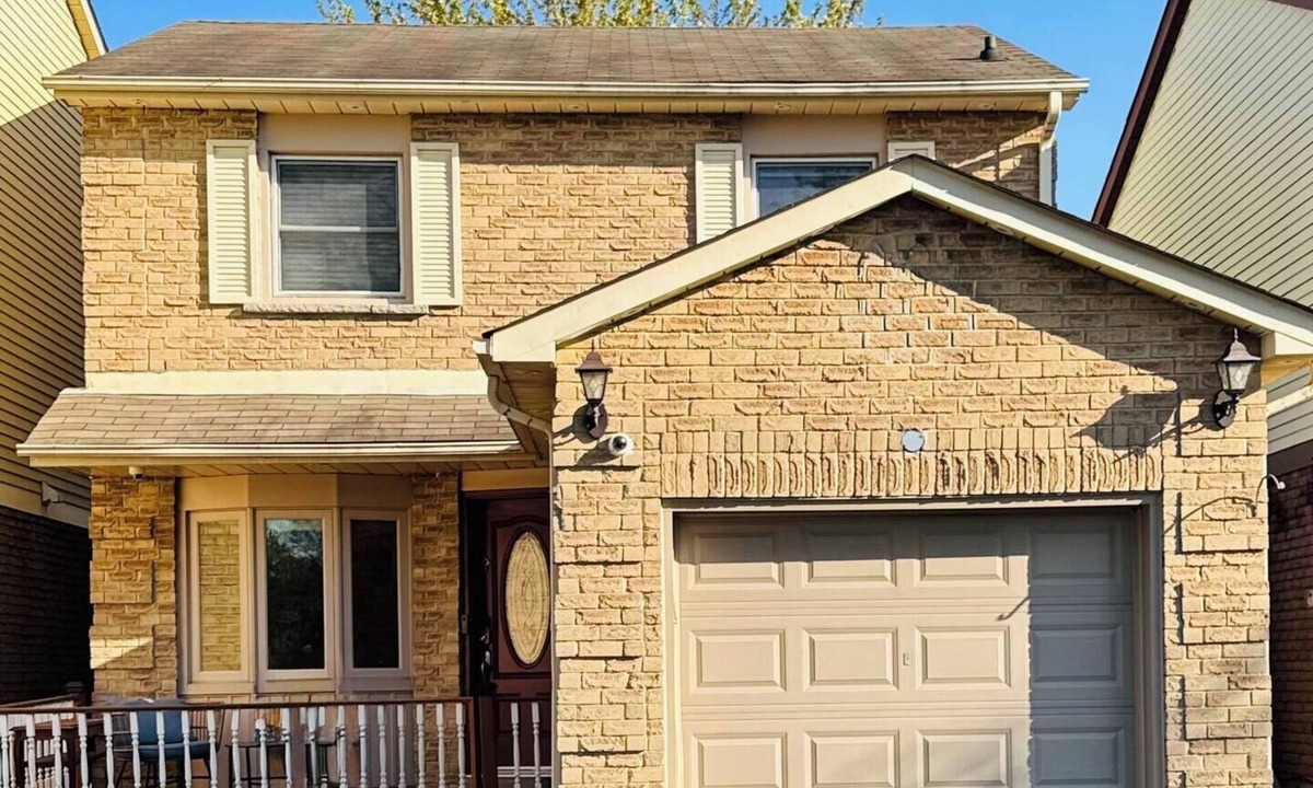 Whitby House | Welcome to Your Home Away from Home + Basement Apartment in Whitby!