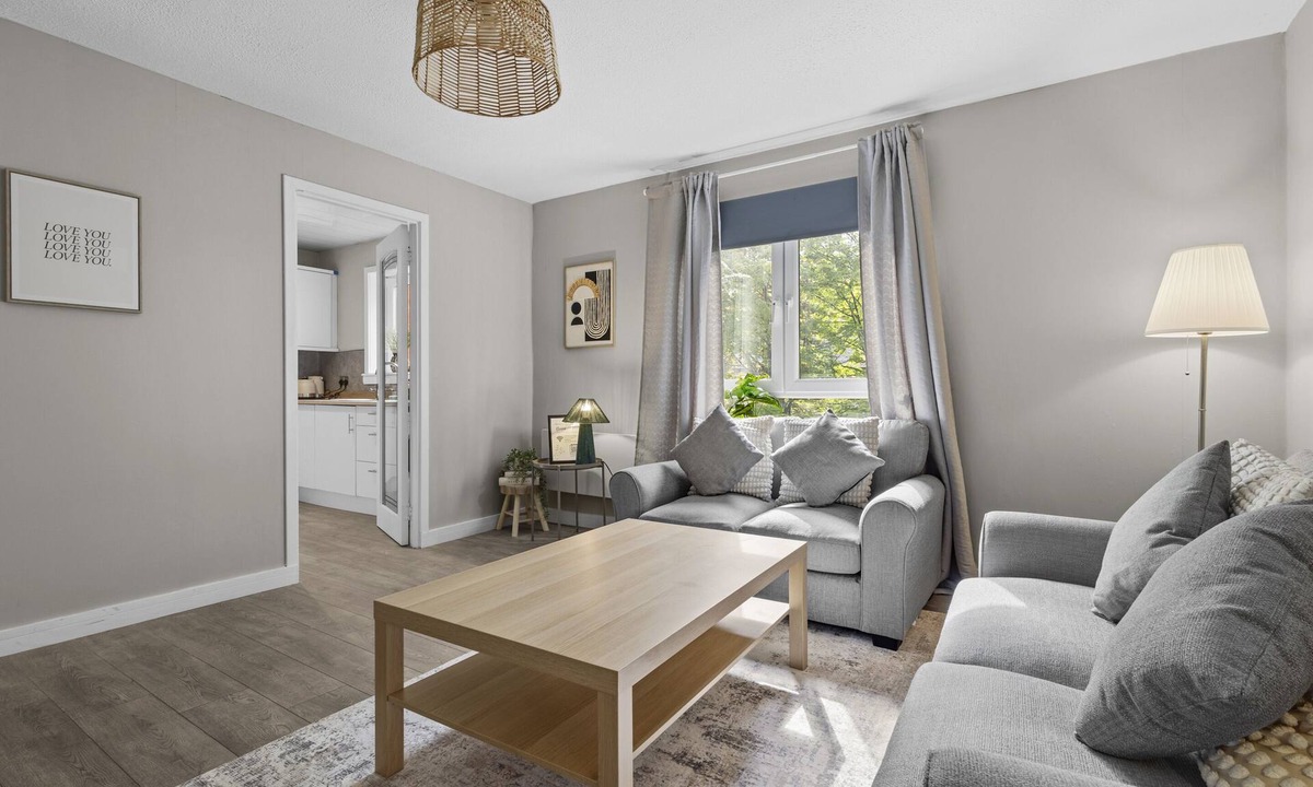 Rutherglen Apartment | Welcoming Home In Rutherglen, Near Glasgow Airport