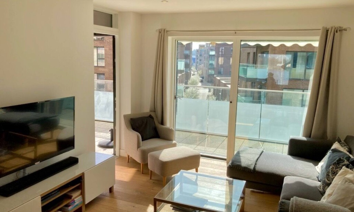 Peninsula Apartment | Well located, quiet specious 2 bedroom 2 bathroom with large sun terrace
