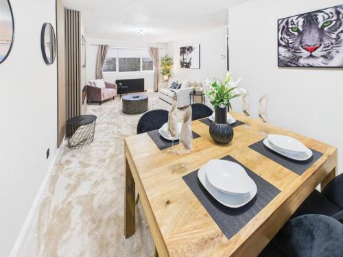 East Kilbride Apartment | Well Presented 2 Bedroom Apartment, Glasgow.