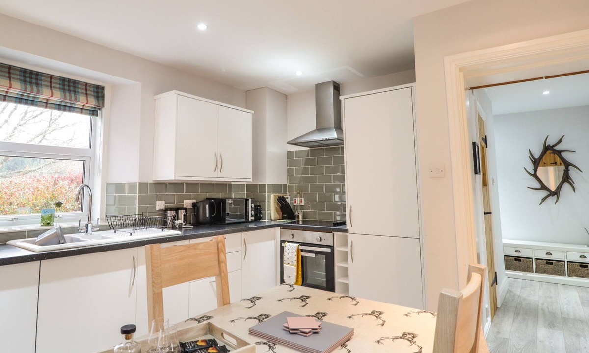 Foyers Apartment | WENDY'S PLACE, character holiday cottage, with open fire in Foyers